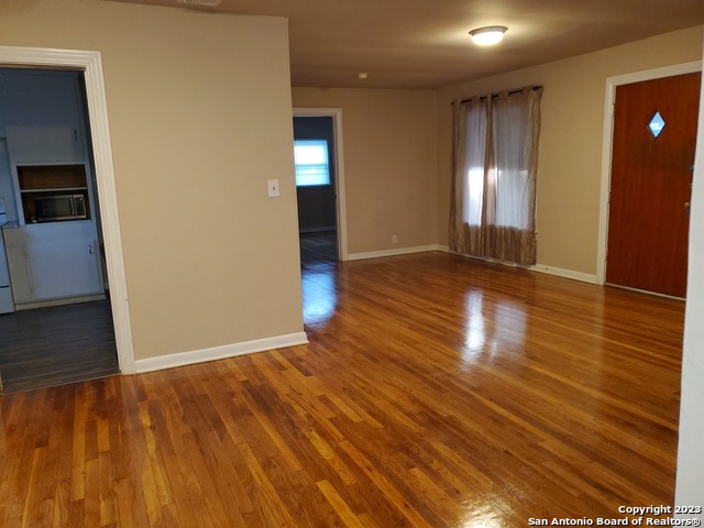 Image 16 of 25 For 105 Hillcrest Dr W