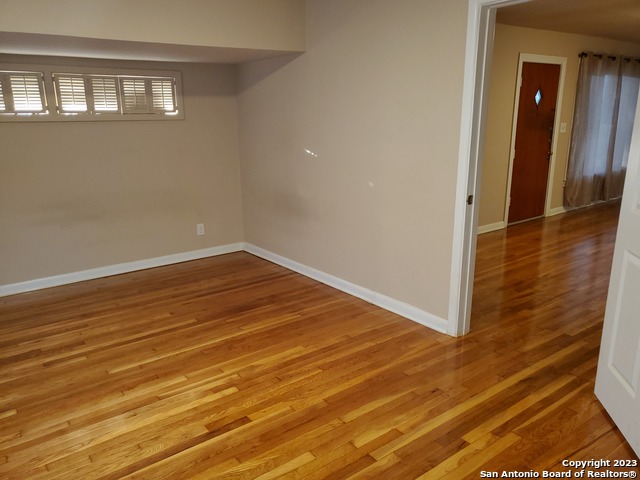 Image 17 of 25 For 105 Hillcrest Dr W