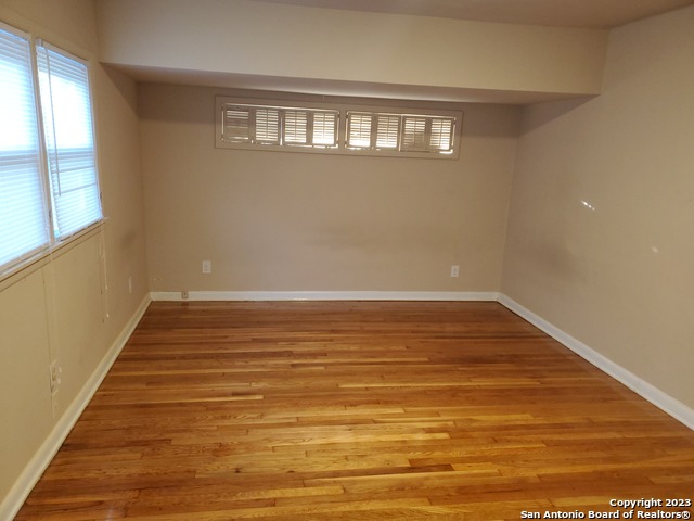 Image 18 of 25 For 105 Hillcrest Dr W