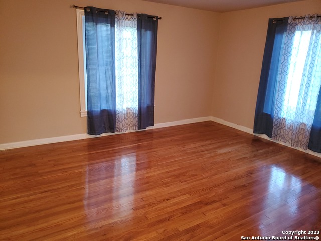 Image 20 of 25 For 105 Hillcrest Dr W