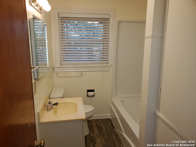 Image 23 of 25 For 105 Hillcrest Dr W