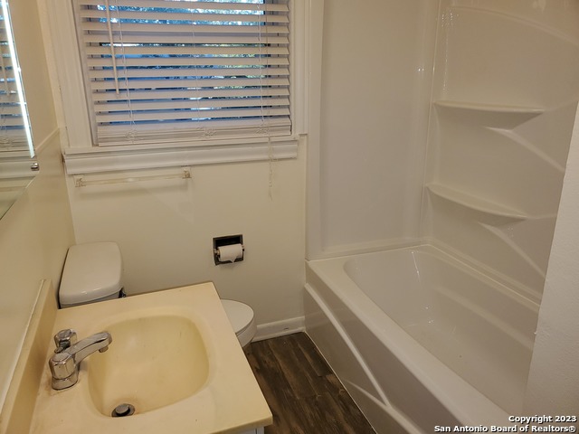 Image 24 of 25 For 105 Hillcrest Dr W