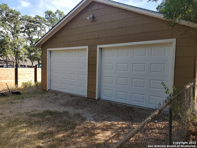 Image 25 of 25 For 105 Hillcrest Dr W