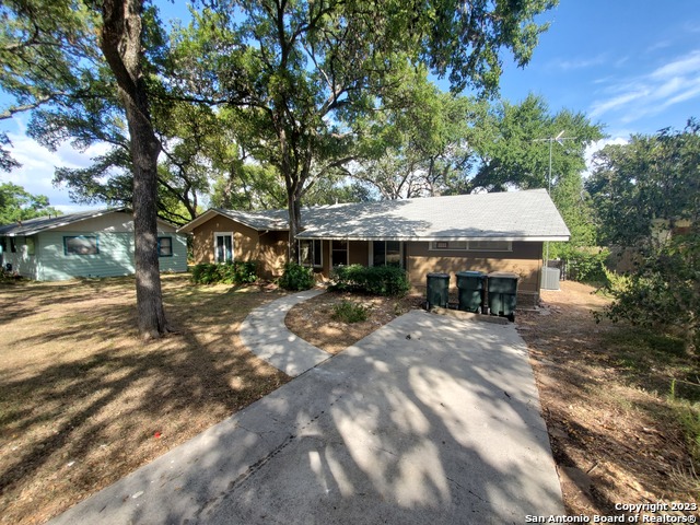 Image 4 of 25 For 105 Hillcrest Dr W