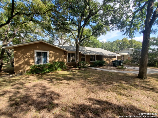 Image 7 of 25 For 105 Hillcrest Dr W