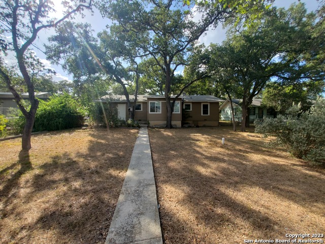 Image 9 of 25 For 105 Hillcrest Dr W