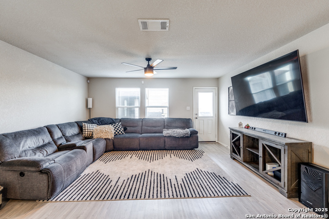 Image 4 of 22 For 5730 Leisure Cres