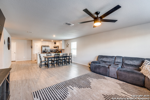 Image 5 of 22 For 5730 Leisure Cres