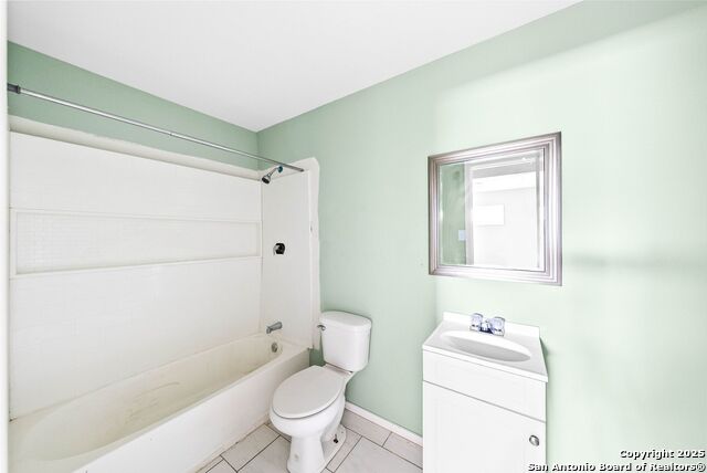Image 15 of 27 For 2438 Royal Oaks