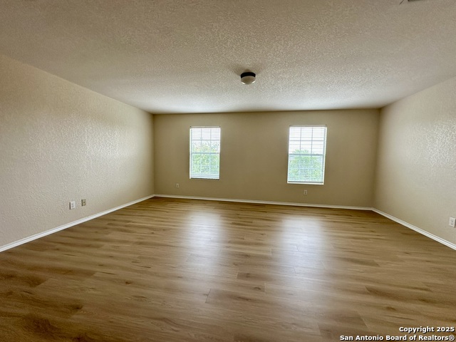 Listing photo id 9 for 327 Ville Serene
