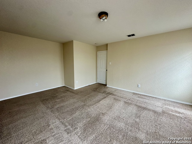 Listing photo id 12 for 327 Ville Serene