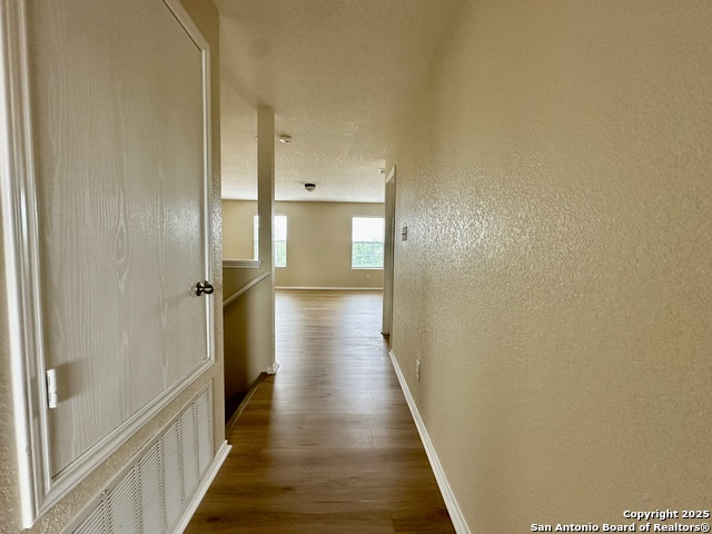 Listing photo id 14 for 327 Ville Serene