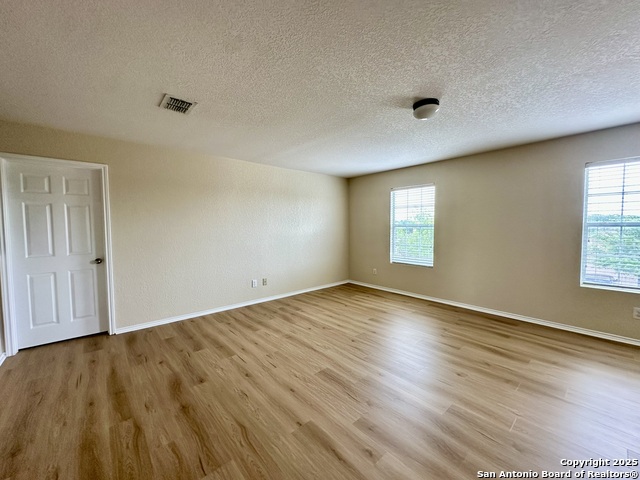 Listing photo id 16 for 327 Ville Serene
