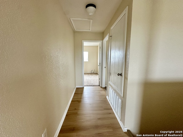 Listing photo id 17 for 327 Ville Serene