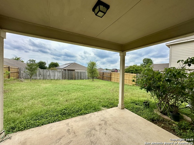 Listing photo id 18 for 327 Ville Serene