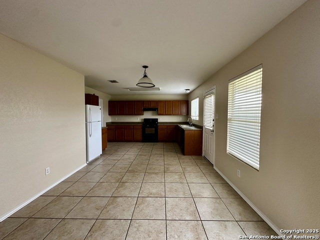 Listing photo id 2 for 327 Ville Serene