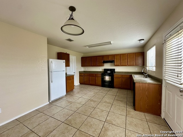 Listing photo id 3 for 327 Ville Serene