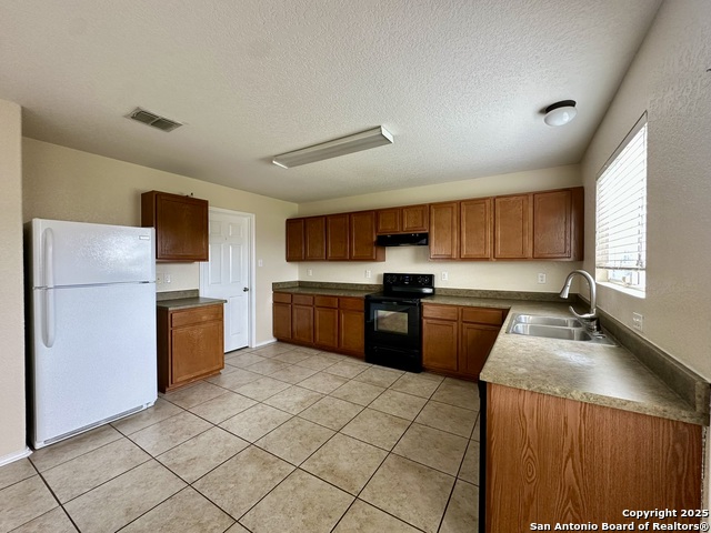 Listing photo id 4 for 327 Ville Serene