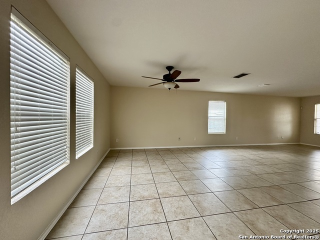Listing photo id 5 for 327 Ville Serene