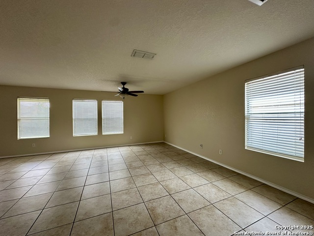 Listing photo id 6 for 327 Ville Serene