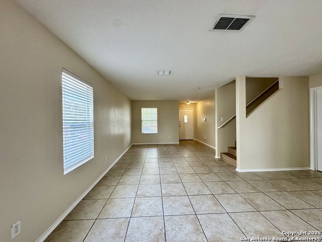 Listing photo id 7 for 327 Ville Serene