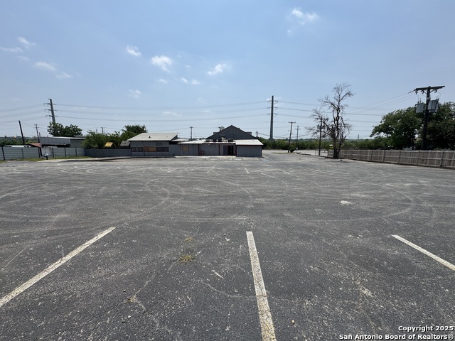 Listing photo id 8 for 13525 Wetmore