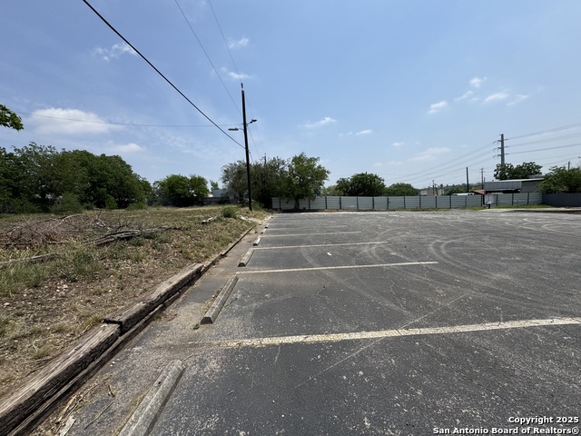 Listing photo id 9 for 13525 Wetmore