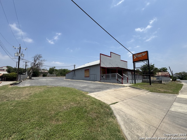 Listing photo id 12 for 13525 Wetmore