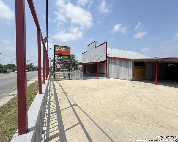 Listing photo id 13 for 13525 Wetmore