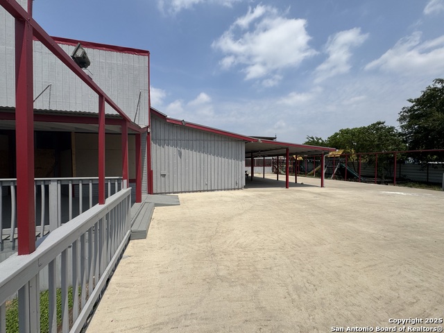 Listing photo id 0 for 13525 Wetmore