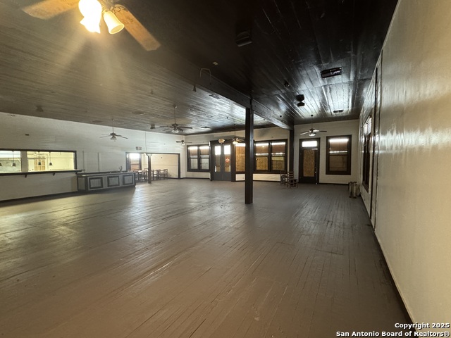 Listing photo id 1 for 13525 Wetmore