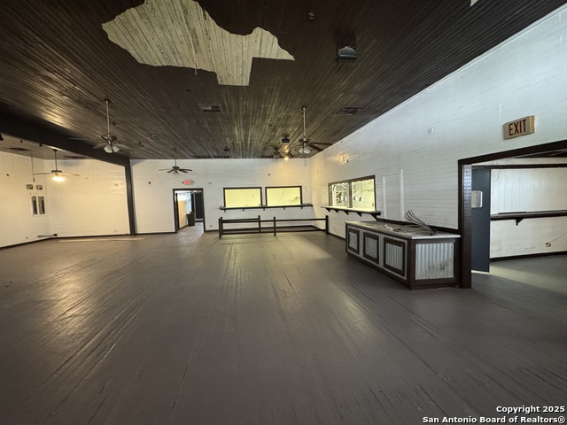 Listing photo id 4 for 13525 Wetmore