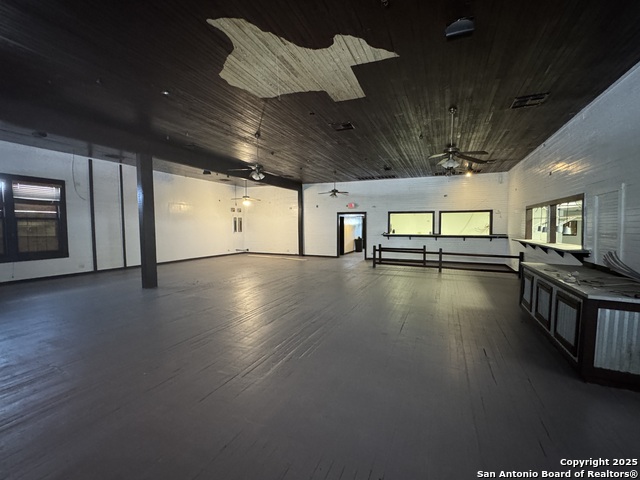 Listing photo id 5 for 13525 Wetmore