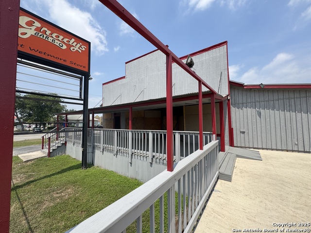 Listing photo id 6 for 13525 Wetmore