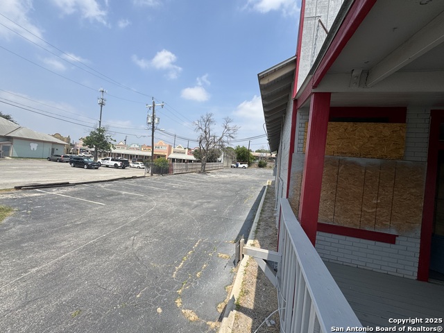 Listing photo id 7 for 13525 Wetmore