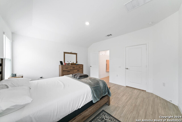 Image 16 of 26 For 4339 Meadowland Pl