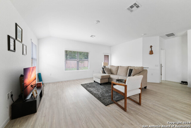 Image 7 of 26 For 4339 Meadowland Pl