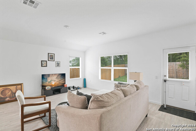 Image 9 of 26 For 4339 Meadowland Pl