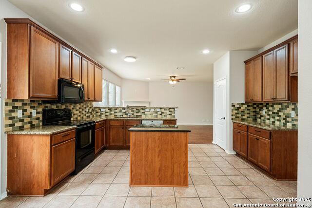 Image 10 of 34 For 26131 Meadowlark Bay