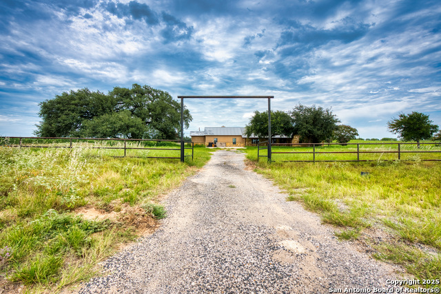 Details for 870 County Road 761, Devine, TX 78016