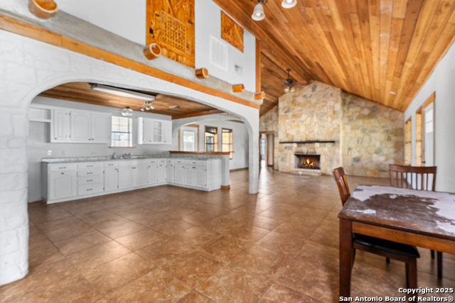 Listing photo id 9 for 870 County Road 761
