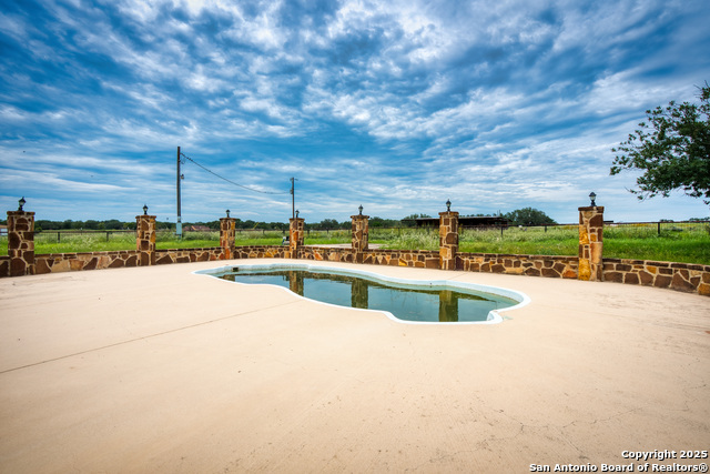 Listing photo id 21 for 870 County Road 761