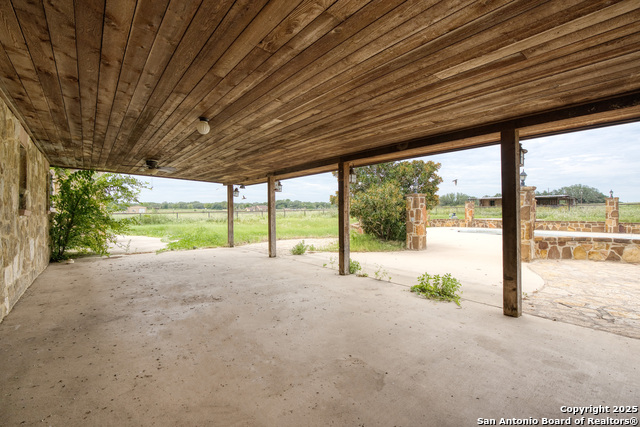 Listing photo id 22 for 870 County Road 761