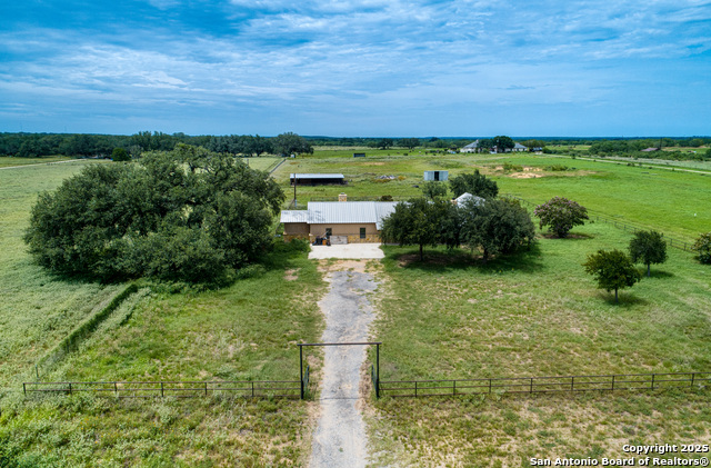 Listing photo id 1 for 870 County Road 761