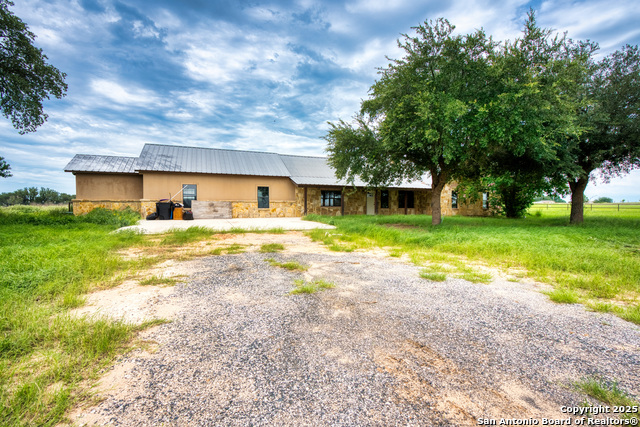 Listing photo id 5 for 870 County Road 761
