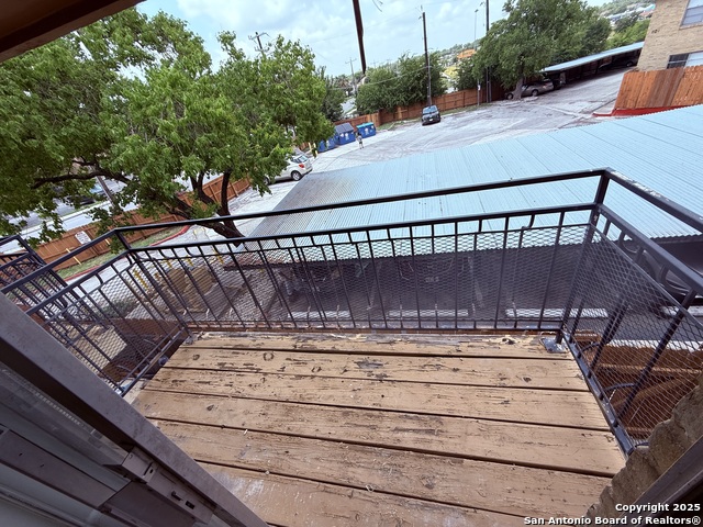 Image 9 of 10 For 923 Vance Jackson  804
