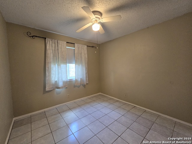 Listing photo id 11 for 8015 Forest Ash