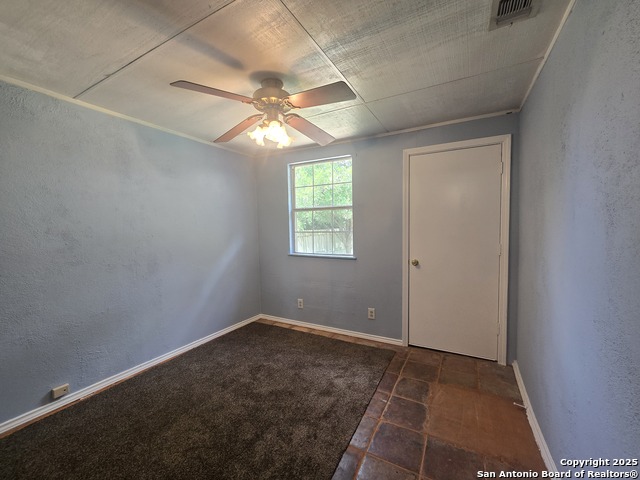 Listing photo id 13 for 8015 Forest Ash
