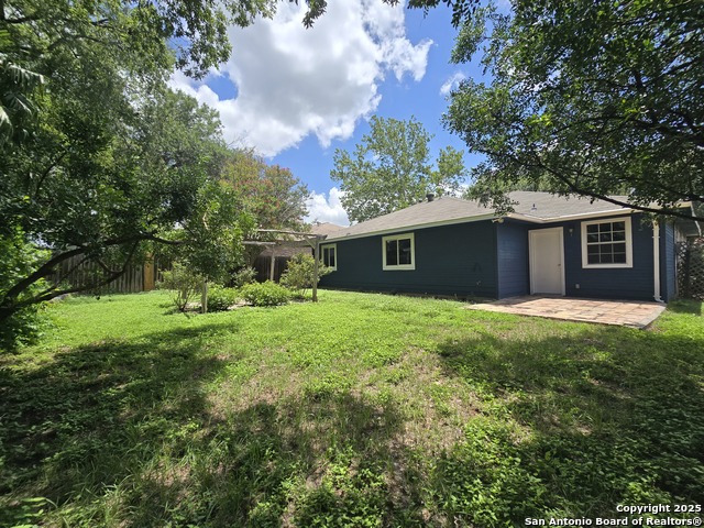 Listing photo id 0 for 8015 Forest Ash