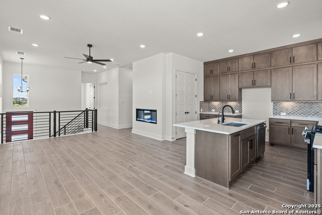 Image 11 of 28 For 20675 Huebner Rd Unit 523